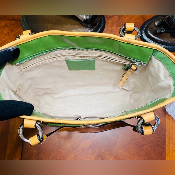 COACH PEYTON Embossed Green Medium Purse / Hand Bag - Picture 6 of 10